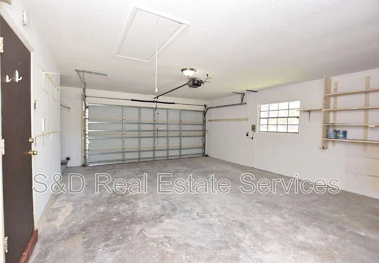 204 Chaucer Ln — Photo 14