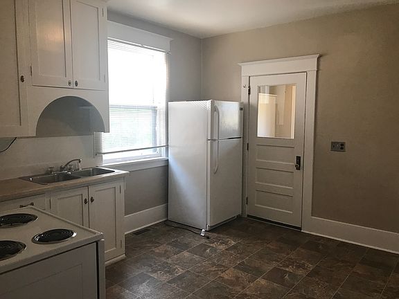 4th image of 220 S 5th St E APT 1