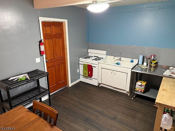 4th image of 13 Emerson Pl