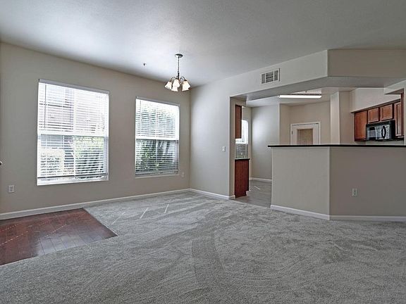 4th image of 5350 Dunlay Dr Unit 2615