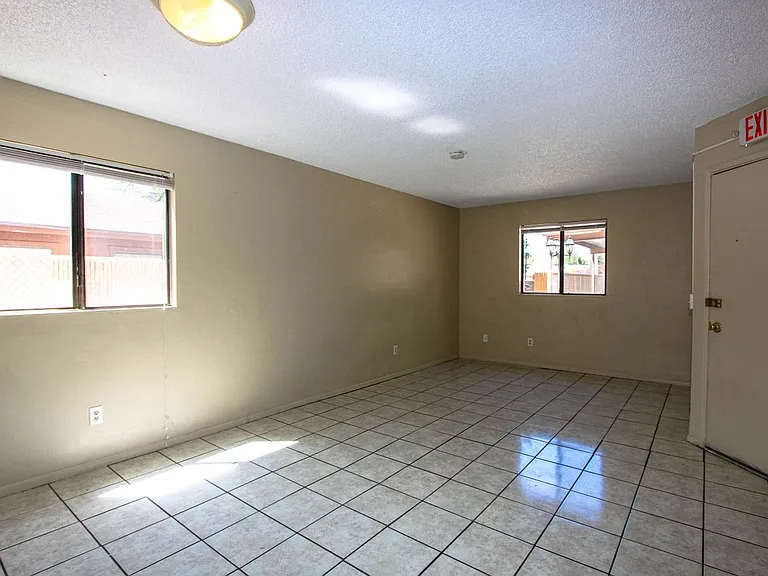 411 Whipple St — Photo 4