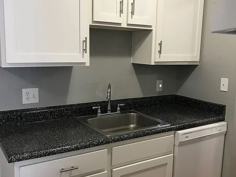 Prospect Pointe Apartments — Photo 37