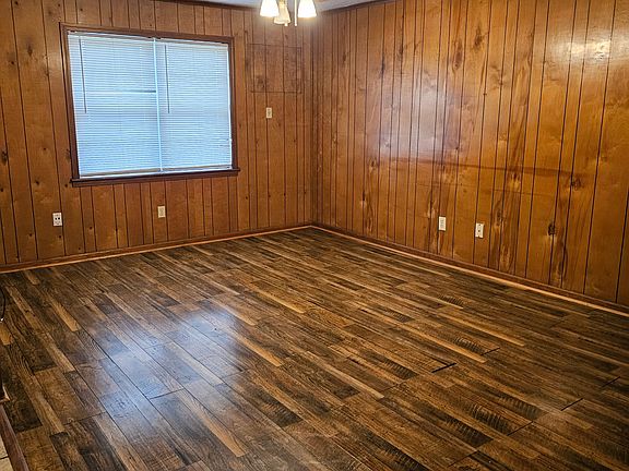 2nd image of 2935 Normandy Dr