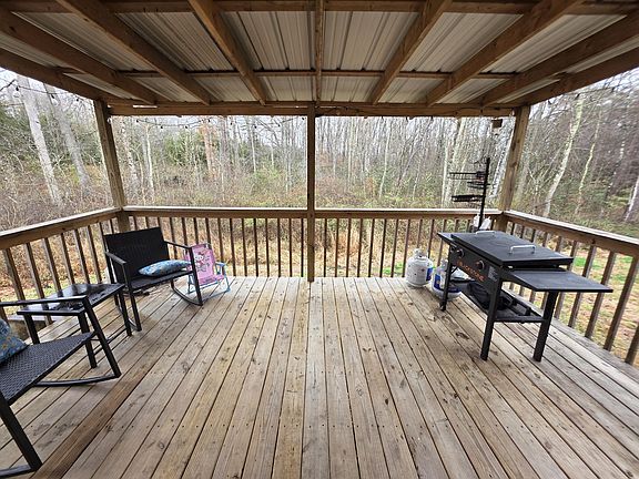 4th image of 884 Holly Grove Rd