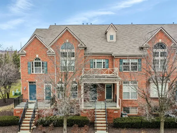39478 Springwater Dr #34, Northville, MI 48168