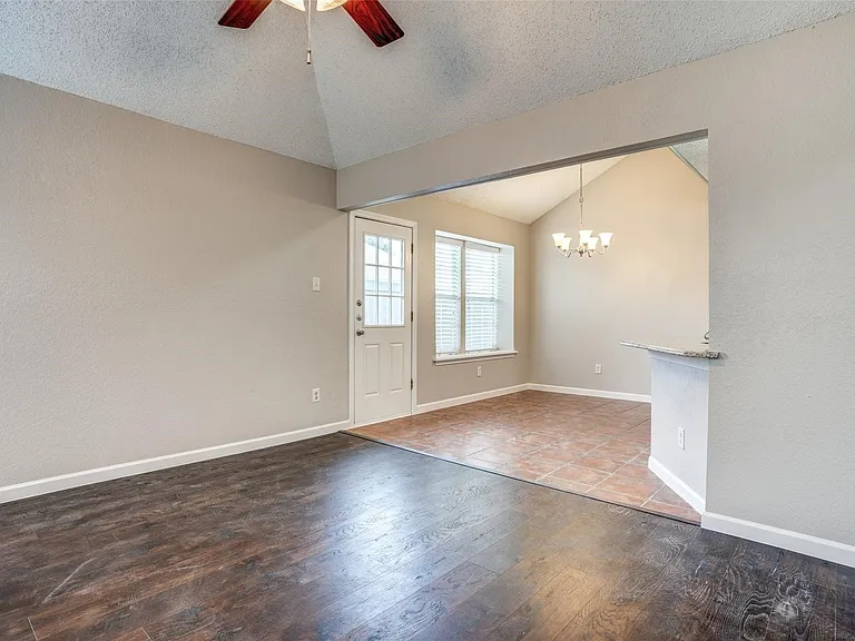 2124 Artherfield Dr — Photo 3
