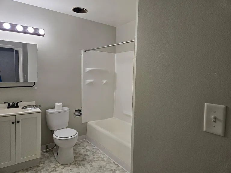 220 S Champion Ave #6 — Photo 8