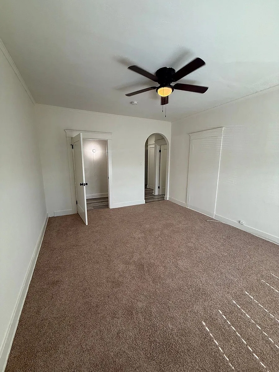 Building Photo - 2805-2813A S Vermont Ave #2809-4