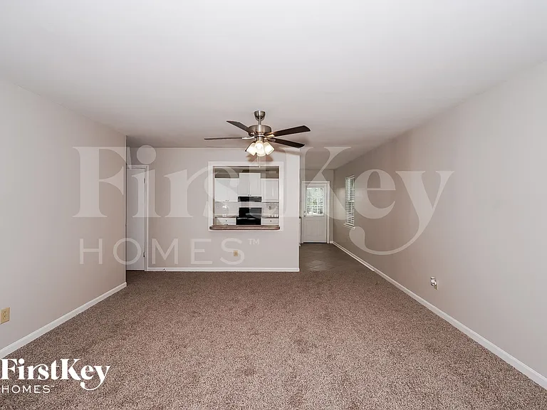 101 Sunny Brook Ln — Photo 2