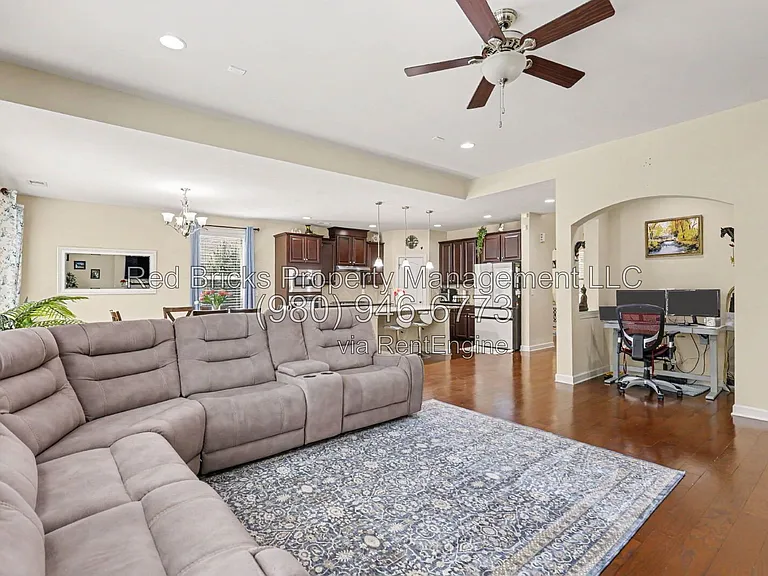 747 Coralbell Way — Photo 15