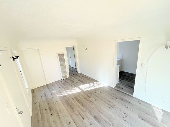 2nd image of 6215 1/2 Crenshaw Blvd #0