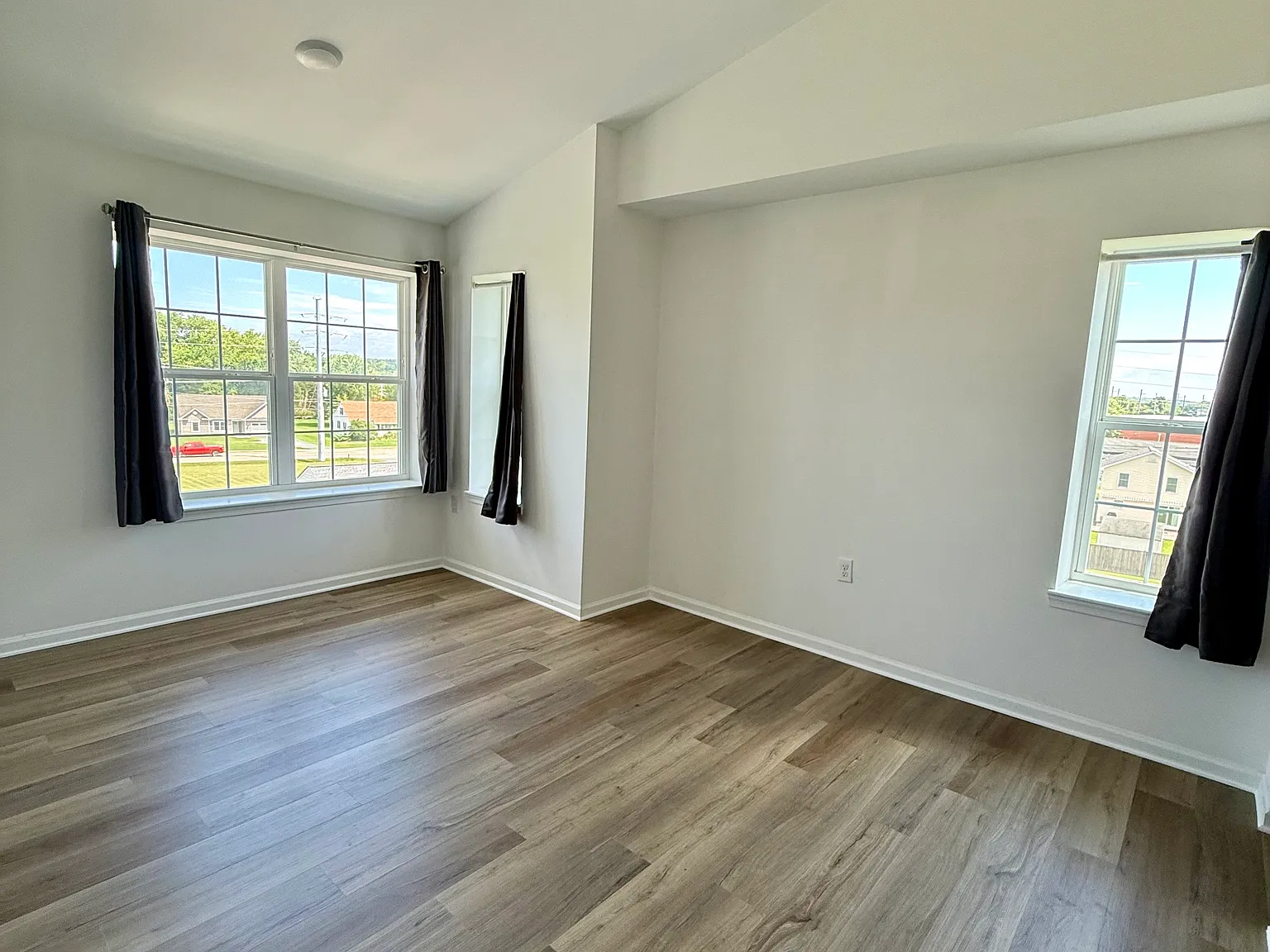 2 bed, 900 sqft, $2,200 — Photo 4
