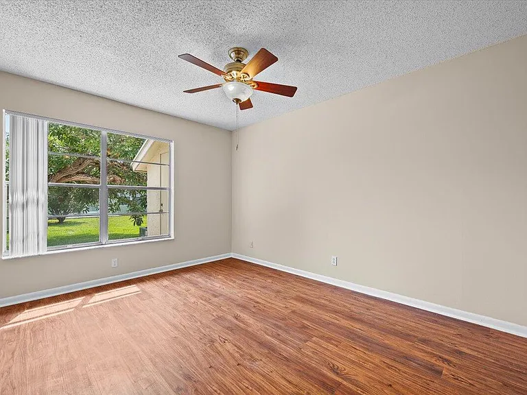 144 Deerfield Ct — Photo 12