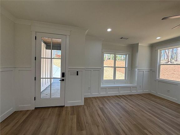 3rd image of 3103 The Trail Rd