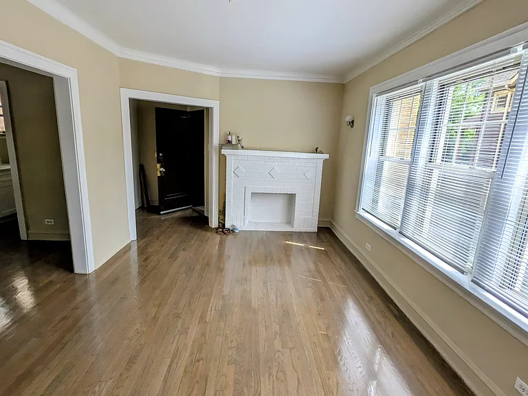 1625 W Greenleaf Ave #1B — Photo 3