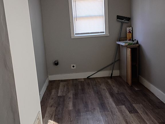 3rd image of 9 Brookforest Dr