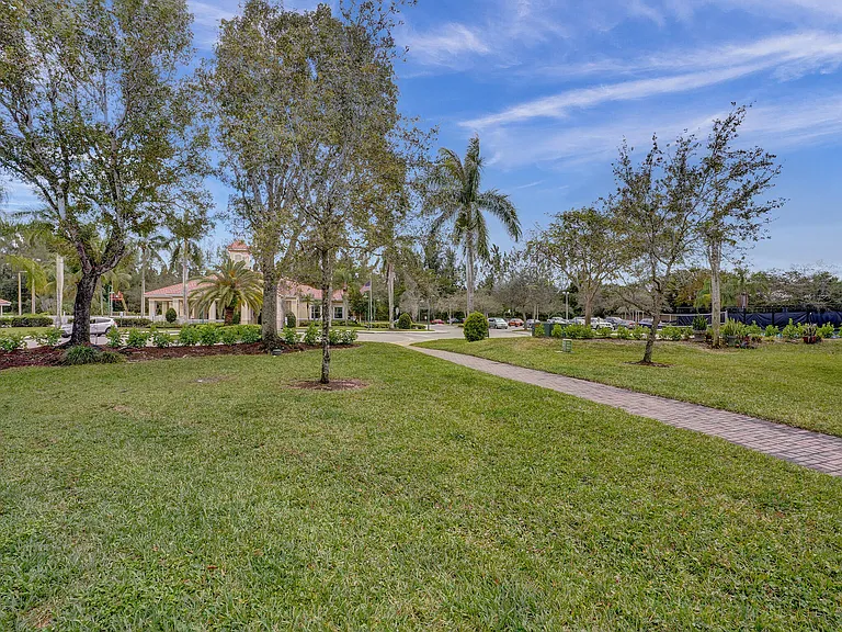 1488 SW 47th Ave — Photo 34