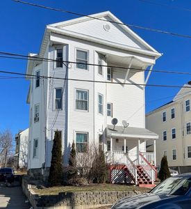 9 1/2 Bourne St, Worcester, MA, 01606