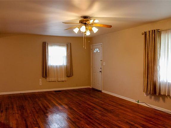 5th image of 4626 Vernon Ave
