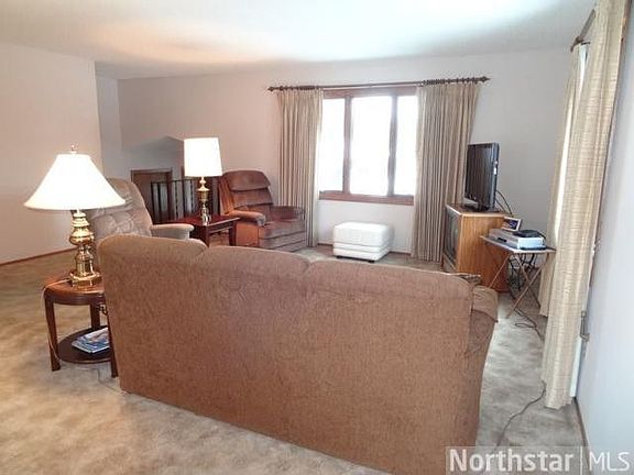 5th image of 1409 29th Ave NW