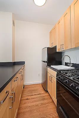 4th image of 330 E 83rd St APT 4C
