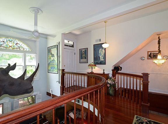 3rd image of 930 W Newport Ave #1