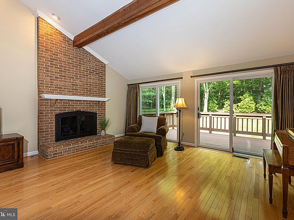 4th image of 9743 S Park Cir