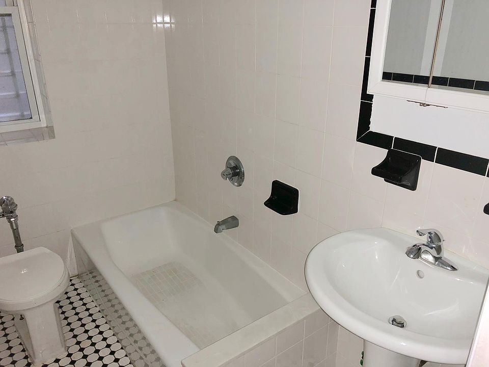 1st image of 2320 Aqueduct Ave APT 1E