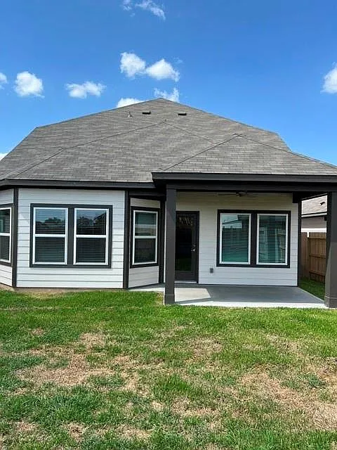 4 bed, 2.5 bath, 2139 sqft, $2,450 — Photo 2