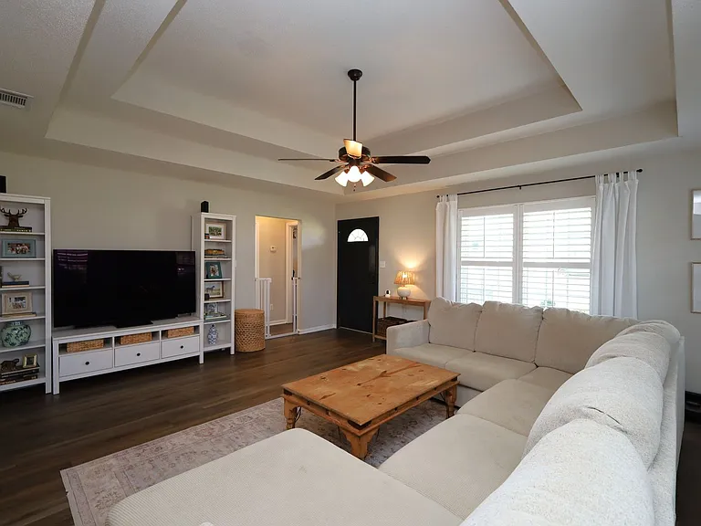 112 Mill Pond Pl — Photo 2