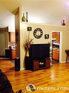 Living Room-Vaulted Ceilings