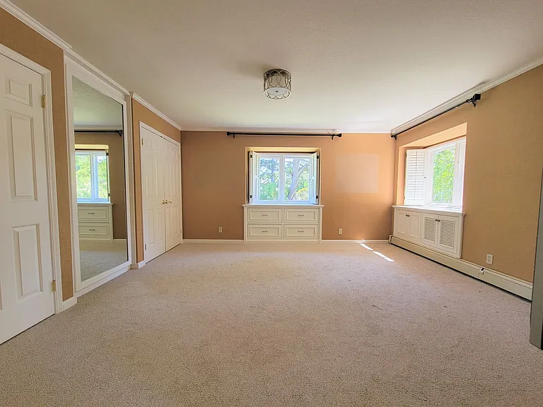 345 Selby Ln — Photo 12