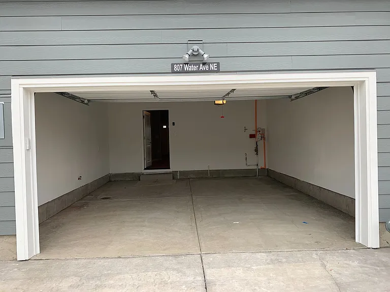 807 Water Ave NE — Photo 23