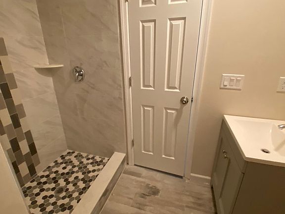 4th image of 657 S Park St #3