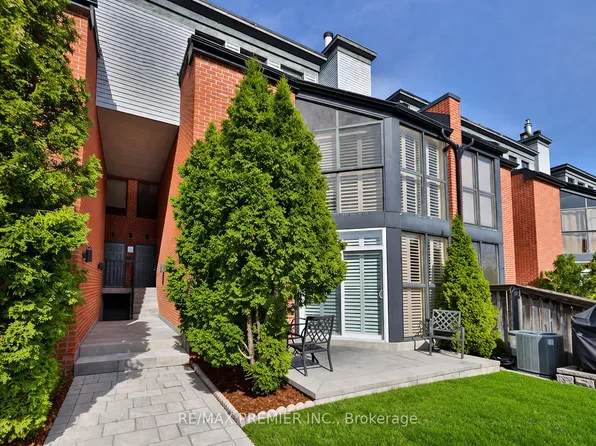 100 Arbors Ln #8, Vaughan, ON L4L 7G4