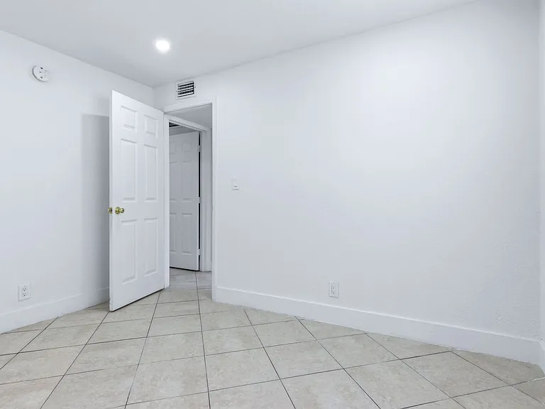 1015 NE 17th Ave — Photo 6