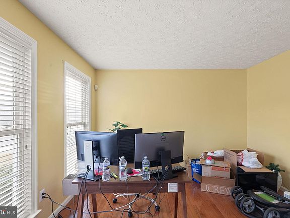 4th image of 304 Watertons Way