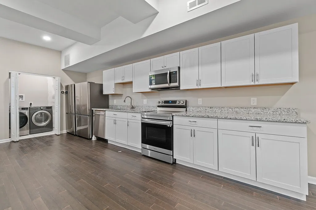Building Photo - 101 S Poppleton St #1