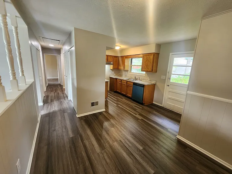 10210 Nola Dr — Photo 5