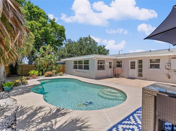 13880 Dominica Dr, Seminole, FL 33776