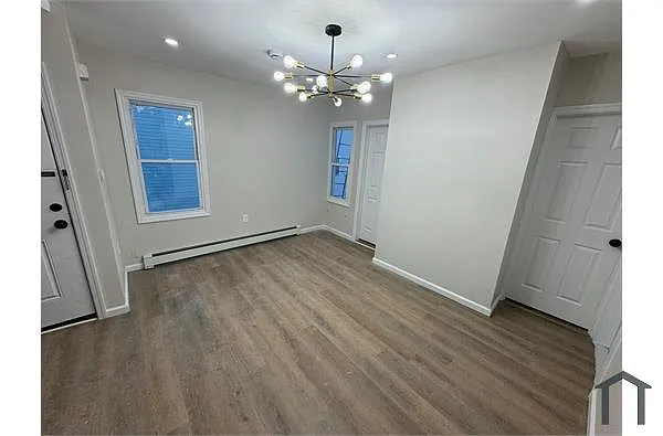 Building Photo - 44 11th Ave W #3