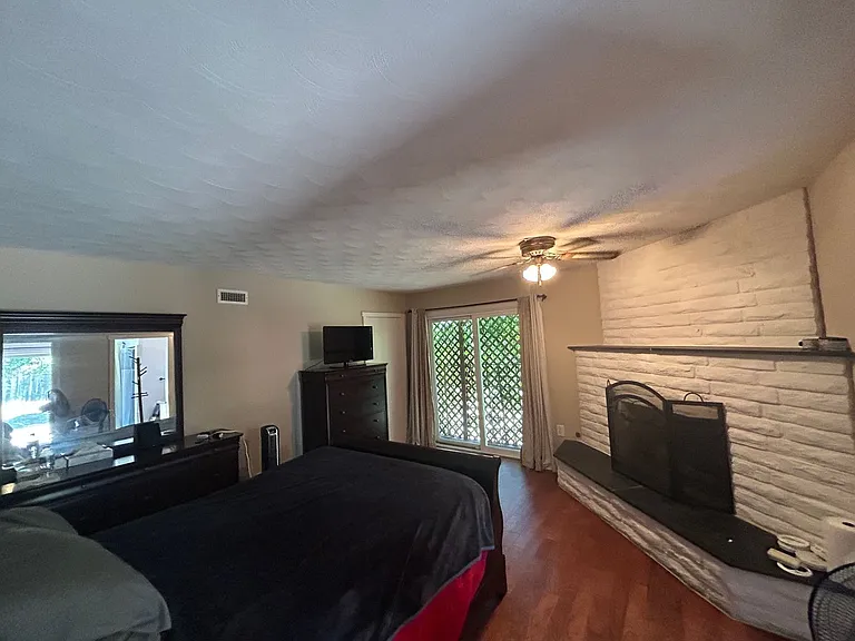 420 Osborne St — Photo 20