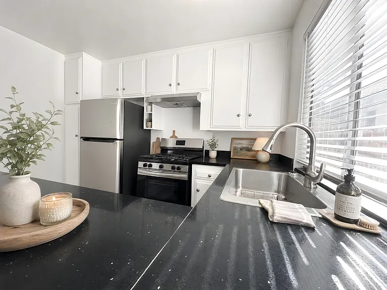 10707 Landale St #1 — Photo 6