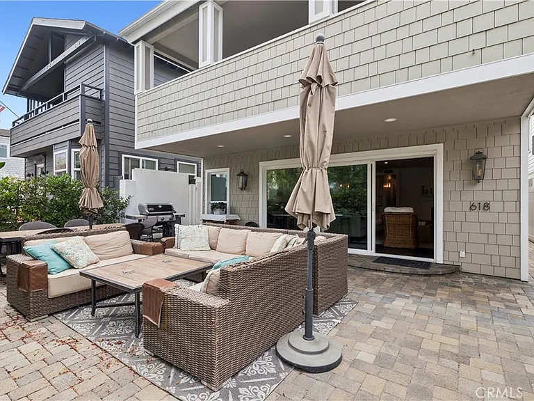 618 Acacia Ave — Photo 2