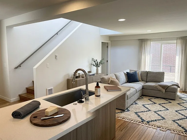 6408 Phinney - Located at the top of Phinney Ridge — Photo 2