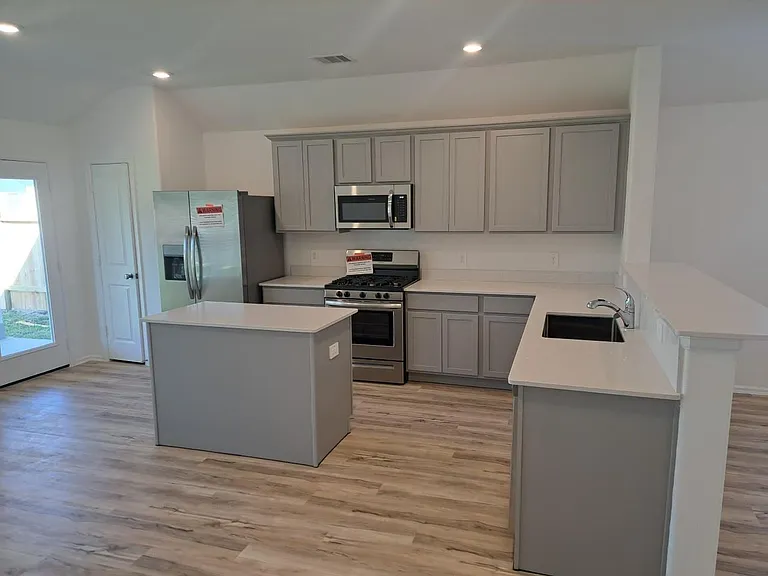 124 Southern Red Oak Ln — Photo 3
