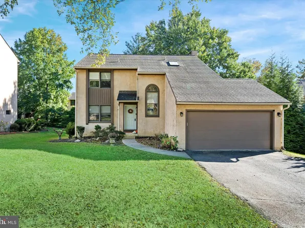 7 Edinburgh Ct, Newark, DE 19711