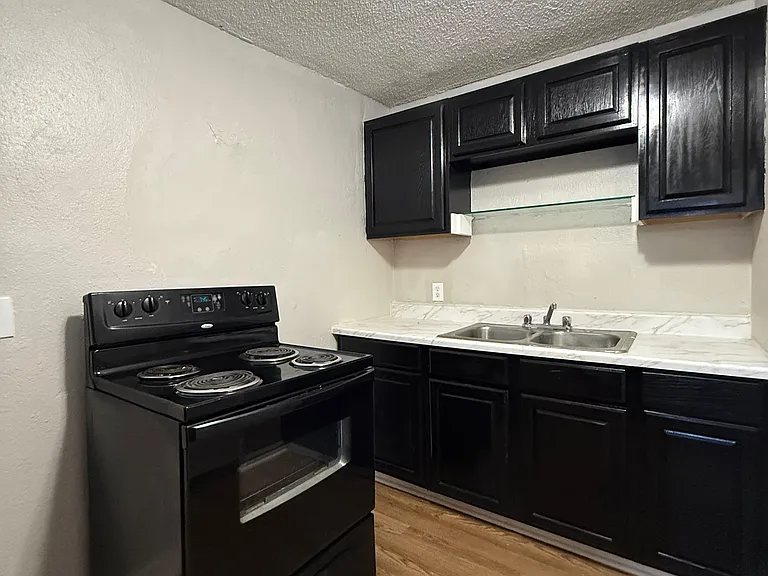 1052 Milnor St — Photo 9