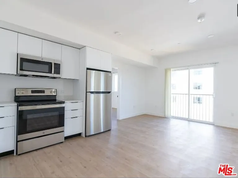339 S Oxford Ave #202 — Photo 5