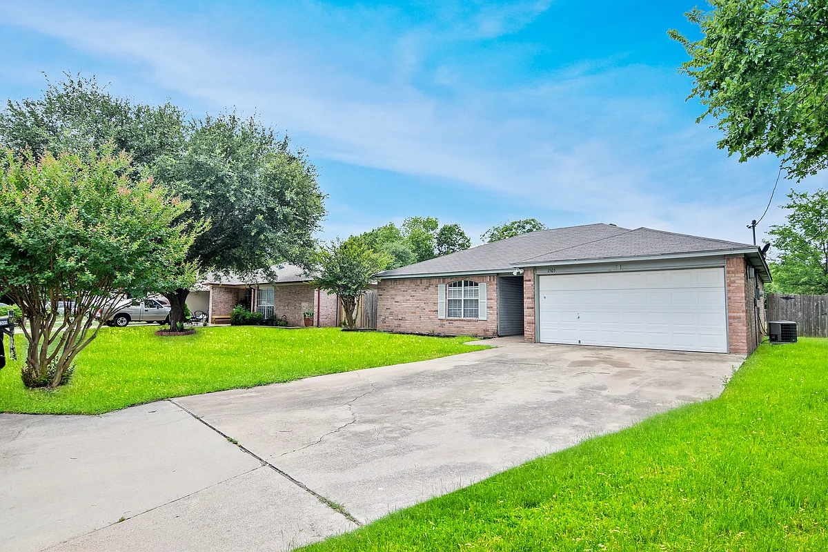Building Photo - 1505 Oleta St